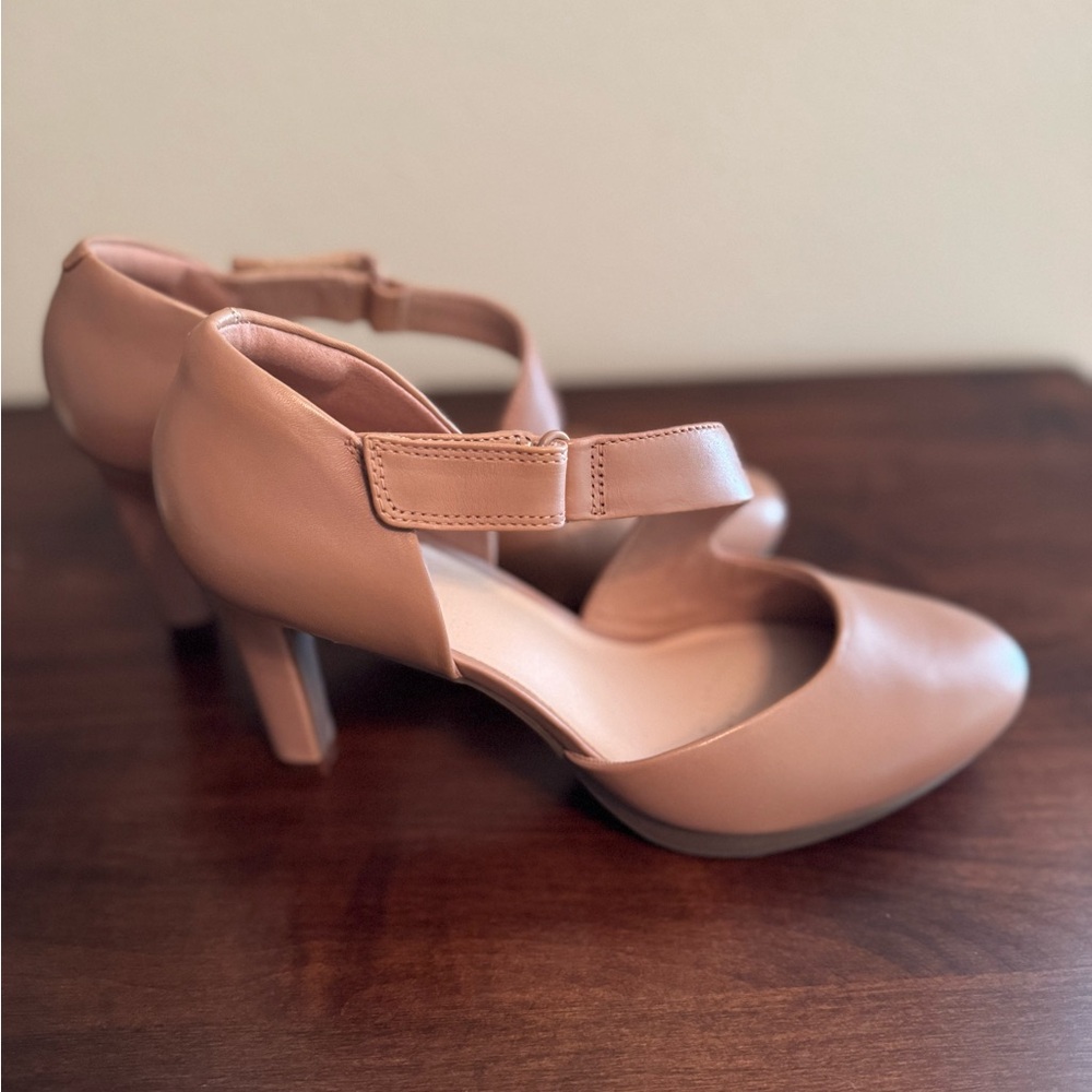 Clarks Women's Nude Heels